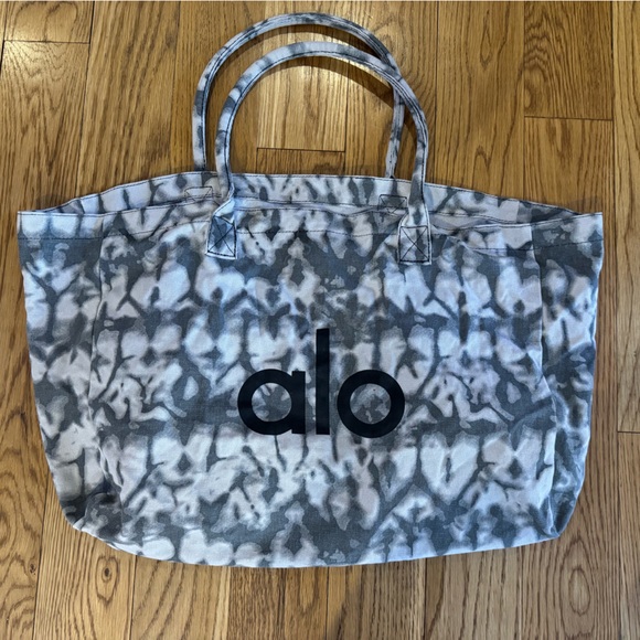 ALO Yoga Handbags - ALO Yoga Gray and White Tote Bag